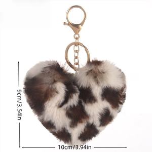 10er-Pack Flauschiger Pompom Liebe Valentinstagsgeschenk Herzförmiger Schlüsselanhänger - Product Image 2