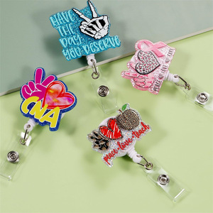 Badge en plastique en forme de cœur avec paillettes acryliques, porte-badge rétractable pour carte d'étudiant/passe de bus avec boucle à tirage facile - Product Image 2