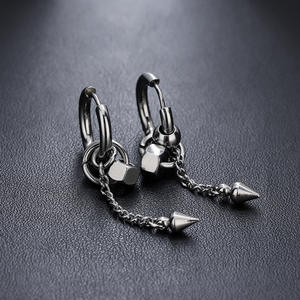 Vente en gros de boucles d'oreilles hip-hop pour hommes en acier inoxydable plaqué noir, style punk, produits très vendus - Product Image 1