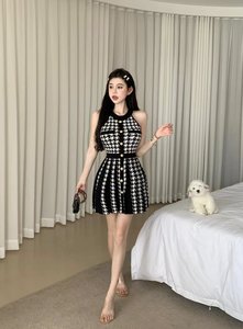 <span class=keywords><strong>Abito</strong></span> estivo senza maniche da donna con scollo all'americana aderente a righe a pieghe <span class=keywords><strong>abito</strong></span> corto per festa Casual prendisole taglia libera - Product Image 2