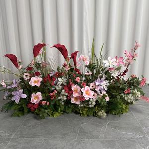 Support floral de luxe en soie pour allée de mariage, avec roses et hortensias artificiels rouge foncé et vert, pour événements de rentrée scolaire - Product Image 3