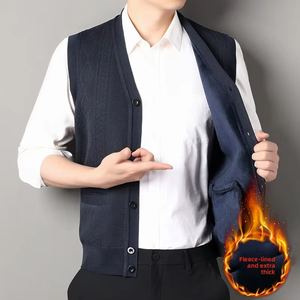 Gilet en tricot pour homme personnalisé de haute qualité, doublé de polaire chaude, sans manches, col en V, boutonné, avec poches - Product Image 4