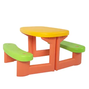 Kinderheim gebrauch Kinder Indoor Kunststoff Kombination Tisch und Stühle Kindergarten Spielzeug Schreibtisch zum Lernen und Essen