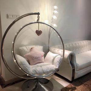 Sillas Colgantes Acrílicas Transparentes en Oferta, Silla Burbuja Dorada con Base para Exterior, para Sala de Estar y Jardín - Product Image 1