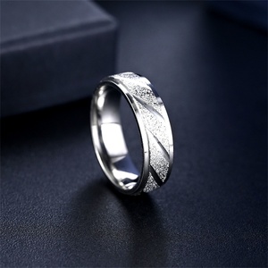 Anillo de Acero Inoxidable de Diseño de Moda <span class=keywords><strong>para</strong></span> Mujer, Anillo de Pareja Personalizado Grabado y Esmerilado, Accesorios de Alta <span class=keywords><strong>Joyería</strong></span> <span class=keywords><strong>para</strong></span> <span class=keywords><strong>Hombre</strong></span> - Product Image 6