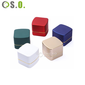 Boîte à bijoux magnétique de luxe avec LED, boîte cadeau pour bijoux peinte sur mesure pour femmes - Product Image 3