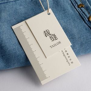 Etiquetas colgantes personalizadas ecológicas con textura similar al papel, ideales para jeans, chaquetas, calzado y bolsos de alta gama. - Product Image 6