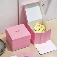 Maßgefertigte Geprägte Bäckerei-Geschenkbox-Set, Lange 4-Fach Madeleine-Kuchenbox, Quadratische Mousse-Dessertbox mit Passender Papiertüte