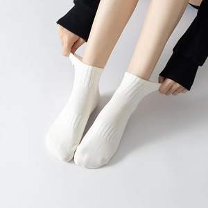 Muestra gratis bajo MOQ transpirable de punto Pilates <span class=keywords><strong>calcetines</strong></span> personalizados de tubo corto Yoga calcetín antideslizante agarre Pilates calcetín para mujeres - Product Image 3