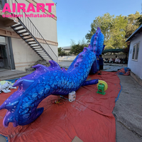 Décoration d'activités de plein air : Dragon gonflable réaliste. Accessoire de dragon gonflable avec écailles bleues pour le toit.