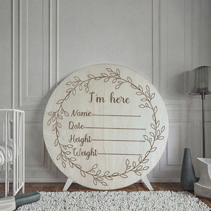 Tarjeta de nombre de madera rústica para recién nacido, anuncio de bebé grabado personalizado, Idea de regalo hecha a mano para la llegada del bebé - Product Image 3