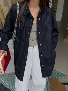 Chemise en jean noire à manches longues et à épaules tombantes pour femmes avec poche - Product Image 2