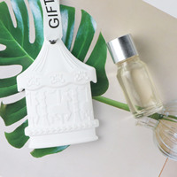 Diffuseur d'huiles essentielles en céramique parfumée, en forme de fleur de porcelaine, pour voiture et armoire, idéal pour la vente en gros de cadeaux de luxe.