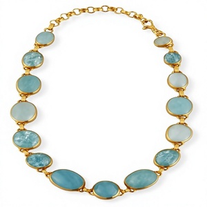 Collier artisanal en résine perlée, rouge, bleu, doré, design rond, élégant et tendance, bijou fantaisie pour femme, pièce maîtresse pour soirée - Product Image 6