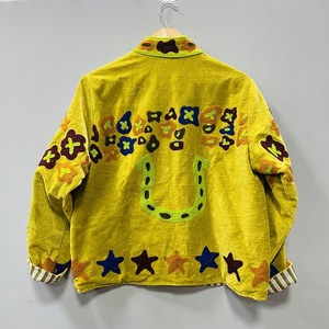 Chaqueta de Terciopelo Bordada Suzani en Oferta, Cuello Alto, Manga Larga, Patrón Bordado a Mano, Ropa Cálida para Invierno - Product Image 3