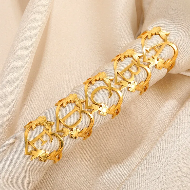 Cincin perhiasan hati berongga baja tahan karat 18k kualitas tinggi cincin perhiasan bagus mode dapat disesuaikan cincin huruf 26 mawar indah hadiah untuk wanita