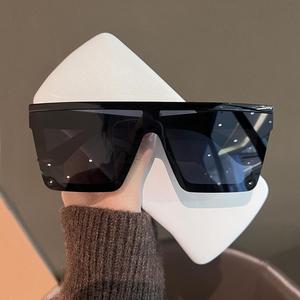 Gafas de Sol Cuadradas Steampunk Extra Grandes con Lentes UV400 y Montura de Plástico para Actividades al Aire Libre y Fiestas - Product Image 3