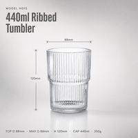 Verres à bière empilables 440 ml. Verres à bière Pilsner à deux niveaux, à motif ondulé vertical. Barre de verre transparente