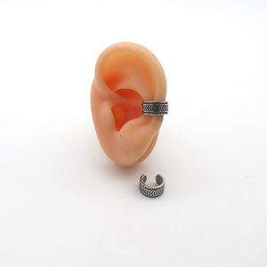 Manchette d'oreille pour homme en acier inoxydable 316L, étanche, hypoallergénique, motif chevron flèche, large bande, sans perçage, clip, style vintage tribal, cadeau - Product Image 2