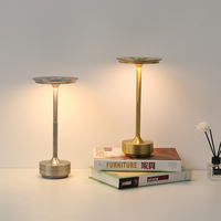 Lampe de bureau LED décorative moderne et simple, alimentation secteur, batterie incluse, blanc chaud, contrôle tactile, intensité réglable, 220V, pour éclairage et décoration intérieure