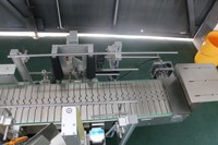 Etiquetadora Automática SKILT con Servomotor Eléctrico, para Etiquetas Adhesivas de Una o Dos Caras, para Envases Cuadrados, Vidrio, Papel y Metal