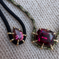 Pendentif en pierre précieuse colorée œil de cheval goutte d'eau ovale avec griffes incrustées de strass, collier en corde, bijoux en gros