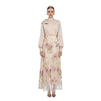 Ensemble deux pièces élégant de style vintage français, comprenant un haut en dentelle à manches longues avec col montant en tissu maillé