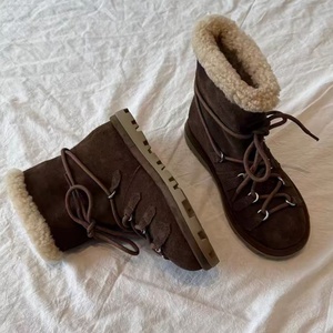 Bottes de neige en cuir à lacets avec isolation rembourrée et bords moelleux, bottes courtes pour l'hiver, style classique, bottes en coton pour femmes - Product Image 3