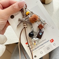 Pendentif porte-clés appareil photo style Miu rétro avec nœud papillon et pompon, en résine plastique tressée à la main, accessoire de bagage personnalisé, vente en gros