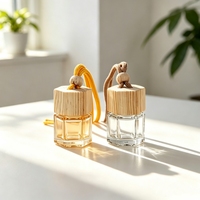 Flacon de parfum hexagonal de 8 ml en verre coloré, diffuseur d'air frais pour voiture avec cordon de suspension et bouchon à vis pour rafraîchir l'intérieur