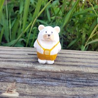 Ornement de bureau en bois de bouleau sculpté en forme de petit ours, mignon dessin animé, fabriqué en Chine, cadeau original, poupée en bois pour voiture, convient aux garçons
