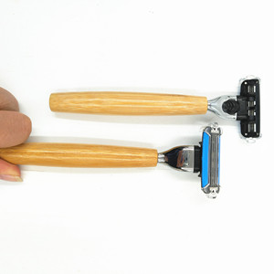 <span class=keywords><strong>Rasoir</strong></span> de rasage d'hôtel à 3 lames avec manche en bambou naturel biodégradable de marque de luxe - Product Image 1
