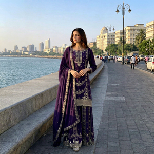 Conjunto de Salwar Kameez Morado Bordado, Vestido Tradicional Indio Pakistaní para Mujer con Dupatta, para Bodas y Fiestas - Product Image 1