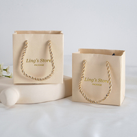 Sacs cadeaux en papier de luxe beiges modernes et portables de 11*6*12 cm avec poignées en corde, emballage cadeau pour bijoux