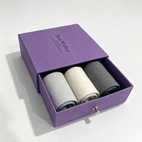 Scatola di Presentazione per Abbigliamento Fitness Eggplant con Chiusura Magnetica, Cartone Rigido, Confezione Premium per Calzini, Pelliccia, Eco-Friendly di Alta Gamma