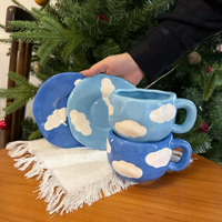Ensemble de tasses à café en céramique peintes à la main, ciel bleu et nuages blancs, tasses à café de l'après-midi avec soucoupes, tasses à thé irrégulières façonnées à la main avec soucoupes