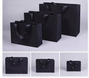 Sac cadeau noir personnalisé en papier kraft de luxe de haute qualité avec poignée en ruban, recyclable, pour vêtements et chaussettes, vente en gros d'usine - Product Image 4