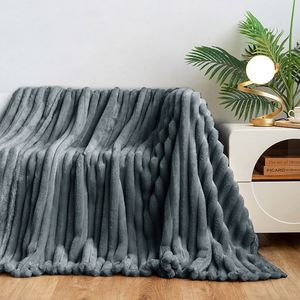 Couverture élégante et luxueuse en polaire corail 100 % polyester imprimée, jeté tricoté écologique pour la maison ou les voyages - Product Image 4