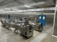 Machine d'emballage et de remplissage automatique haute vitesse Skywin avec étiqueteuse en acier inoxydable 304 pour gobelets en plastique/feuille métallique/biscuits