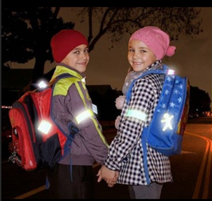 Pendentifs réflecteurs <span class=keywords><strong>de</strong></span> sécurité personnalisés Porte-clés réfléchissant pour enfants avec chaînes Porte-clés réfléchissant <span class=keywords><strong>double</strong></span> face étanche pour sac à dos - Product Image 6