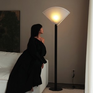 Lámpara de pie LED plegable de doble cara posmoderna con altura ajustable para sala de estar, hotel, sala de exposiciones - Product Image 3