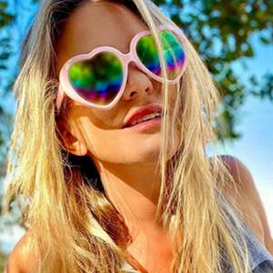 Gafas de Sol Polarizadas con Diseño de Arcoíris Colorido para Mujer, con Logotipo Personalizado, Protección UV400, Degradado de Ensueño, Forma de Corazón de Durazno - Product Image 1