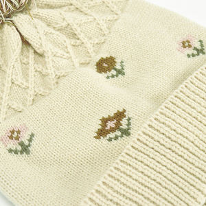Bonnet tricoté à fleurs personnalisé de haute qualité pour les femmes Style d'affaires automne hiver voyage en gros fil de coton chaud élégant - Product Image 5