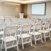 Chaise pliante en plastique pour banquet de mariage, texture rotin, chaise portable pour événements, idéale pour les mariages en jardin et la mise en scène des lieux de réception