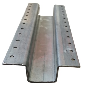 Poste de Línea Galvanizado de Metal de 3-1/2 pulgadas X 9 pies para Cercas de Madera, Poste de Acero en Forma de U para Cerca de Madera - Product Image 3