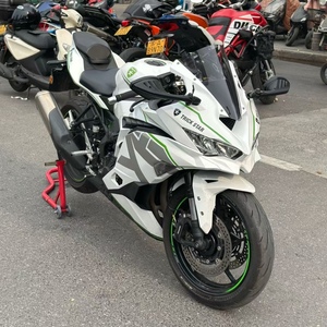คาวาซากิ <span class=keywords><strong>ZX4RR</strong></span> เบรกดิสก์คู่ขนาด 290 มม. เครื่องยนต์สูบเรียงสี่สูบ DOHC ระบายความร้อนด้วยน้ำ คาลิปเปอร์แบบเรเดียลสี่ลูกสูบ น้ำมันเชื้อเพลิงเบนซิน - Product Image 1