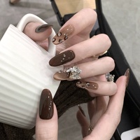 Faux Ongles à Presser pour Femme, Marron Chocolat, Forme Amande, Brillants, avec Breloques en Cristal, pour un Style Mocha Luxe Glamour