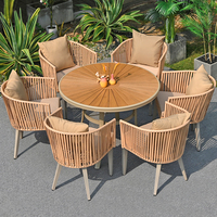 Vente directe Patio extérieur Table à manger rotin chaise ensemble plastique bois loisirs meubles pour plein air balcon cour cour