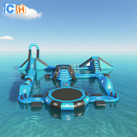 Parc aquatique gonflable de lac de parc aquatique flottant de taille familiale avec des trampolines