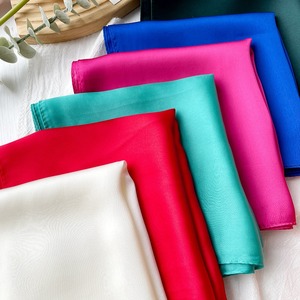 Pañuelo cuadrado pequeño de satén de color liso para mujer, pañuelo de cuello de moda, cinta para el pelo, lazo para bolso, pañuelo de satén colorido para uso diario - Product Image 4